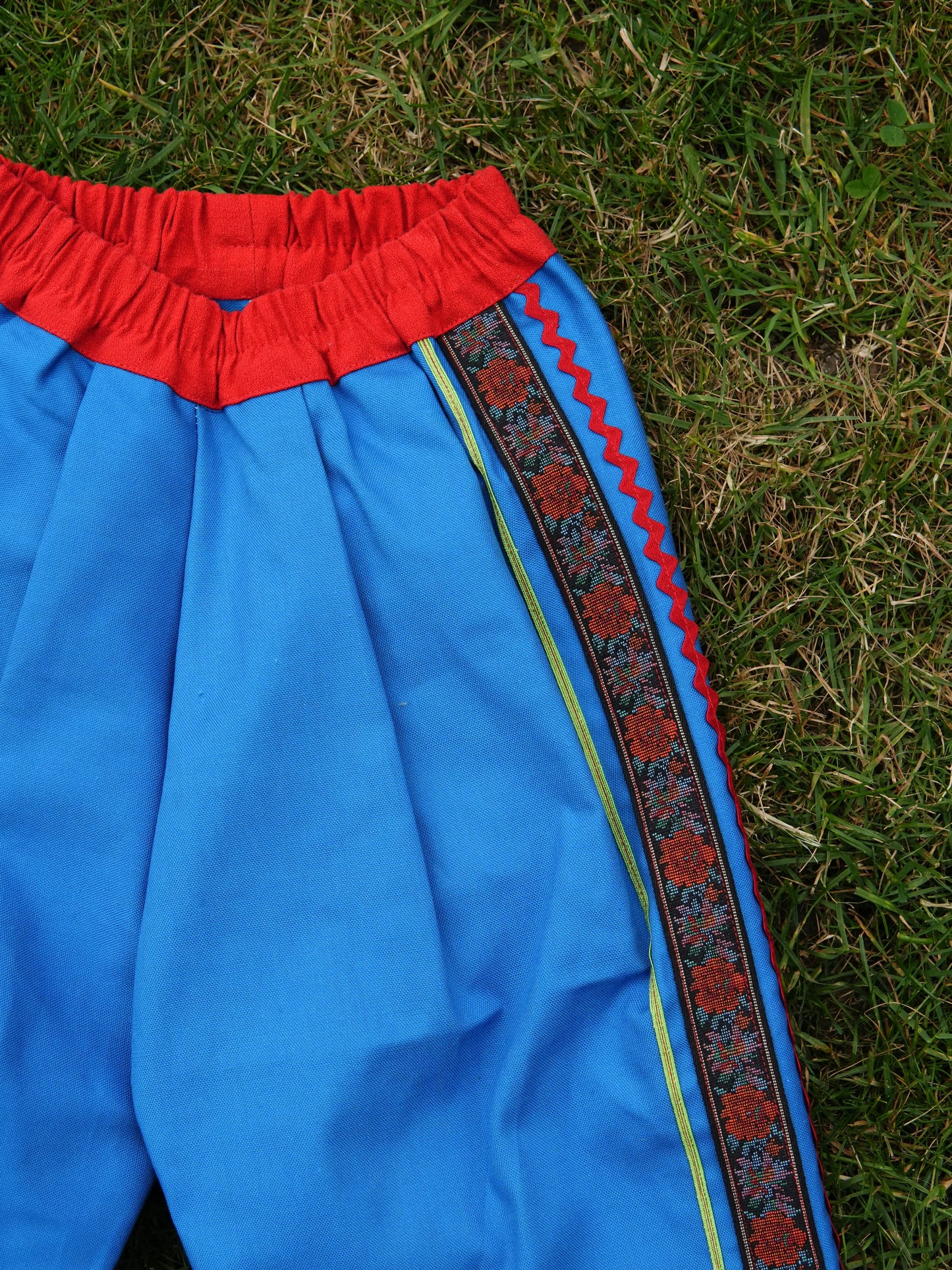 The Pleated Trim Trouser (3/4y)